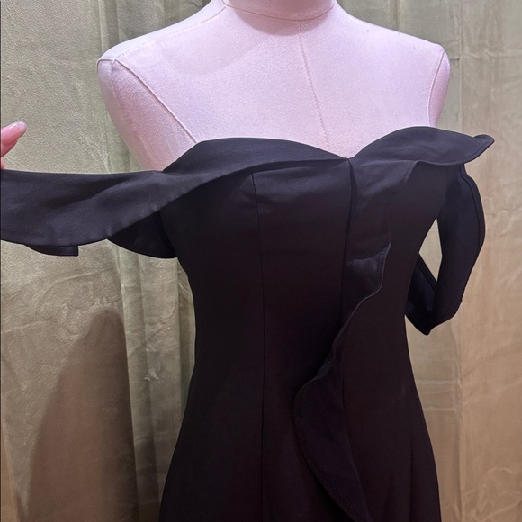 Keepsake “ Lady in Black “Elegant Black Off-Shoulder Ruffle Dress, S - Picture 4 of 10